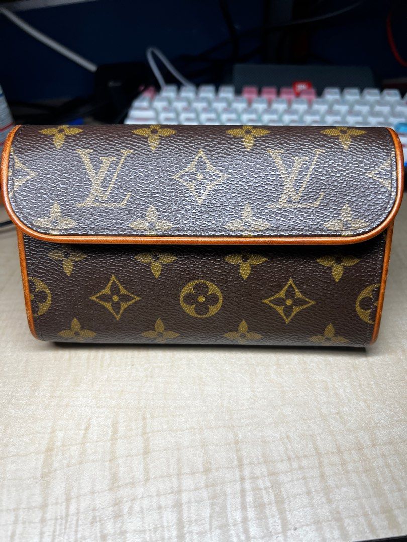 Vintage Louis Vuitton Florentine Belt Bag (Category: Bags & Wallets) located in Singapore. Submitted by wafflecakey (Listing ID 1373004061, Image 1). Description: Vintage Florentine Belt Bag/Pouch for sale. The belt strap goes around your pants like a belt. But I’ve been using it as a clutch without the belt. Refer to last image to see how it’s advertised to be worn. The belt is XS size The width of the bag is about the same as the height of an i