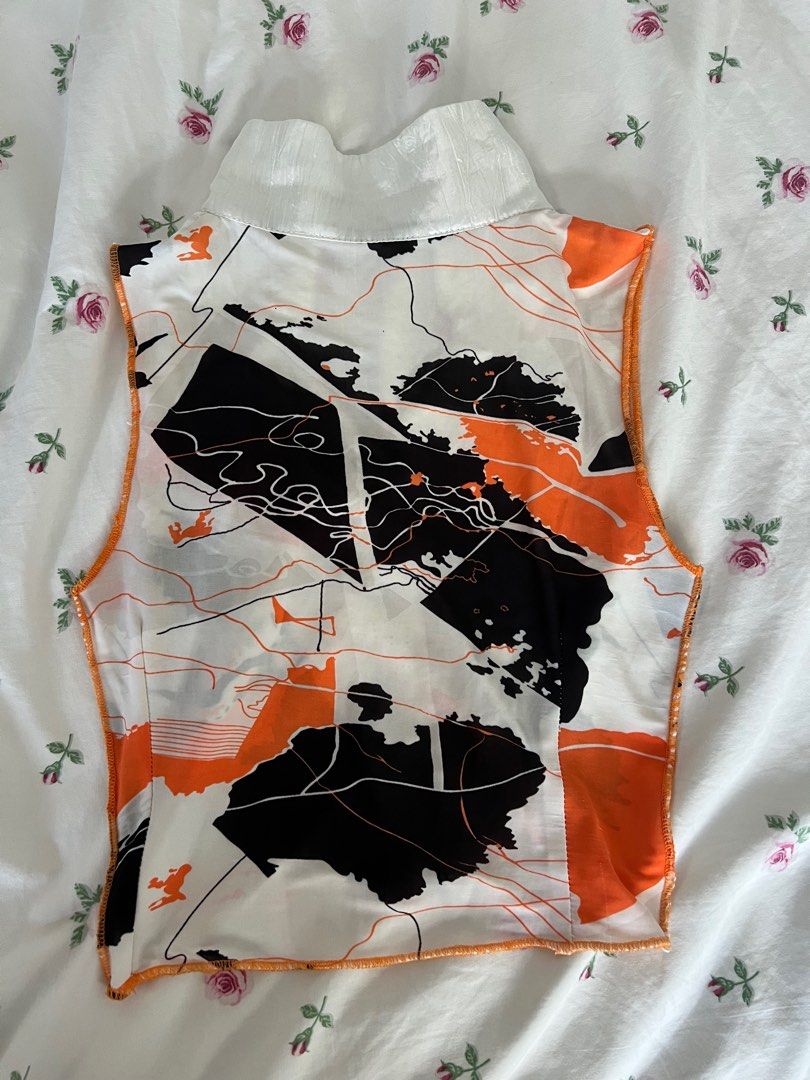 y2k vintage crop top (Category: Sleeveless) located in Singapore. Submitted by brethren12 (Listing ID 1372908637, Image 2). Description: s-m, stretchy (really good material). bought from a tele store a long time ago, super unique and flattering but just don’t reach out for it anymore :/ looks sheer but isn’t really when worn chat for inquiries or meetup.