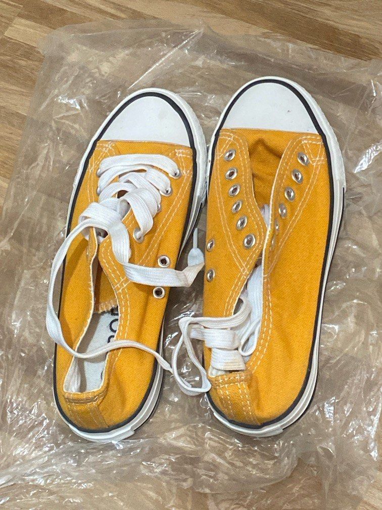 Yellow sneaker (converse type) (Category: Sneakers) located in Quezon City. Submitted by d.declutter (Listing ID 1372983655, Image 1). Description: Not my size.