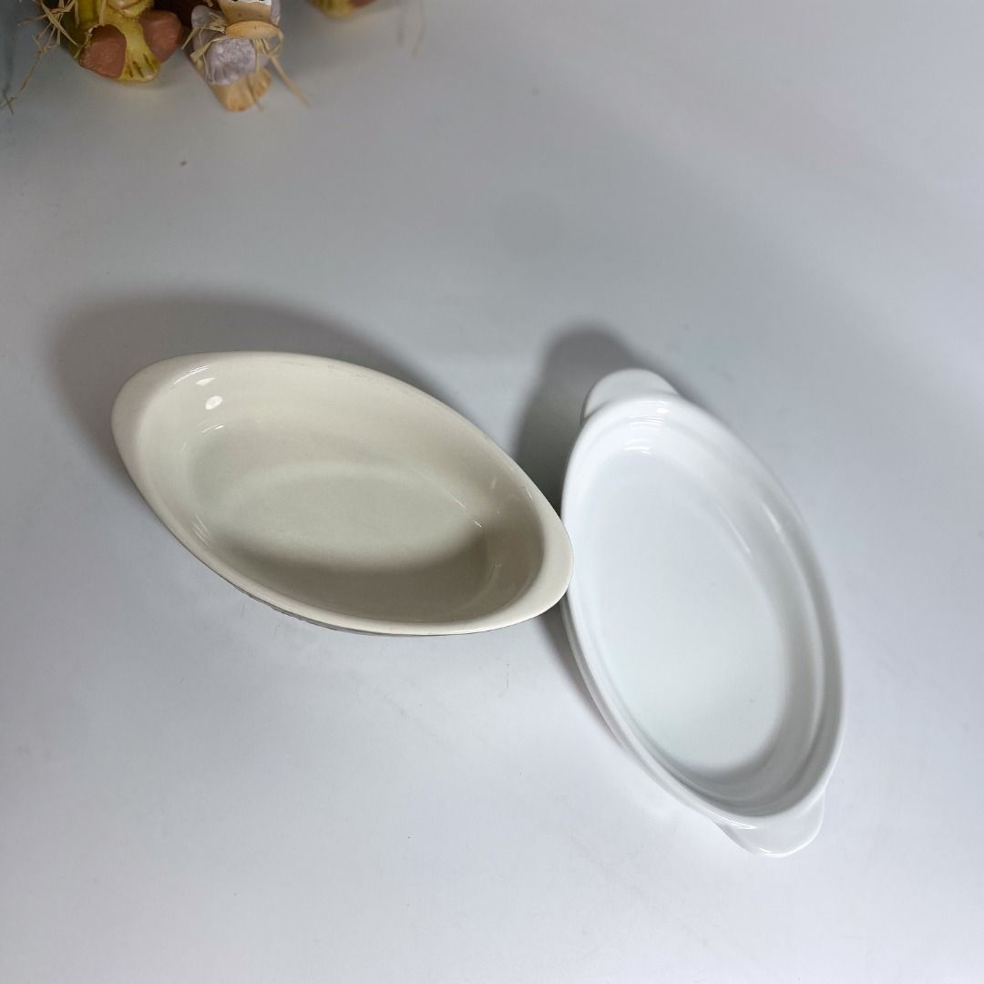 060125-026 Green Oval Baking Dish (Category: Bakeware) located in Quezon City. Submitted by madiscollectibles (Listing ID 1373098942, Image 2). Description: Green Oval Baking Dish Length 22 cm x 12 cm x 3.5 cm Price: 175.00 White Oval Baking Dish Length 19 cm x 10 cm x 4 cm Price: 160.00 Kindly manage your expectations. Item/s may have had a previous life and may tell their story through minor imperfections such as scratches, chips, cracks, and s