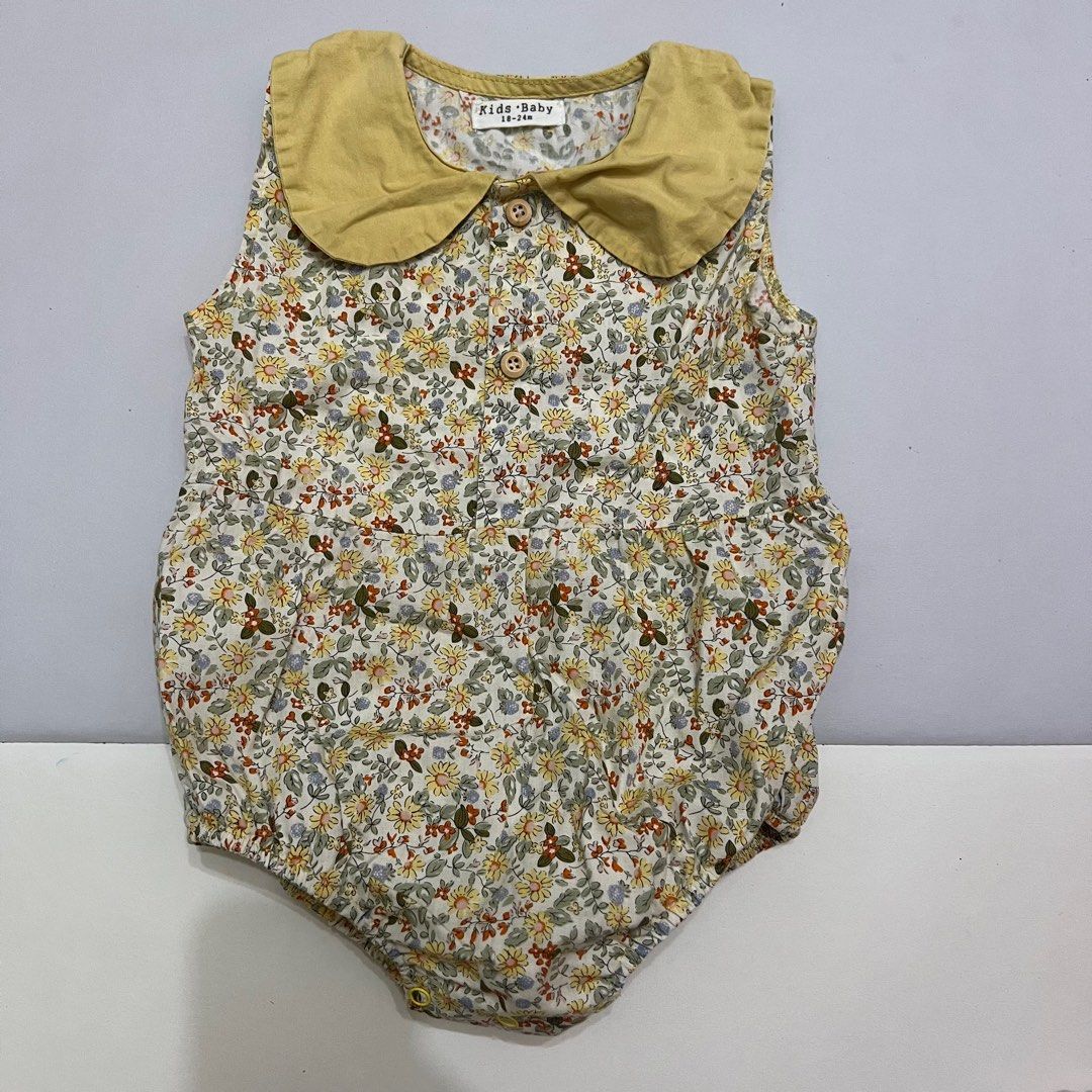 由 edith93082 (刊登 ID 1373220196，圖片 1) 提交，位於 新竹縣 (Hsinchu County) 的 黃色碎花包屁褲18-24m (類別：嬰兒及兒童流行時尚)，說明： 長度大約穿到75cm。