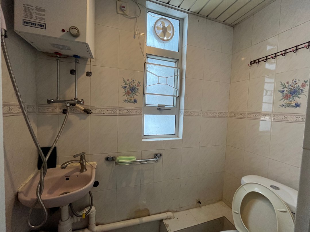 Large two-bedroom, 330 sq ft, 18 Yuen Chow Street63439047014785114