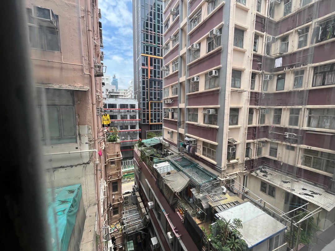 Large two-bedroom, 330 sq ft, 18 Yuen Chow Street63439047014785111