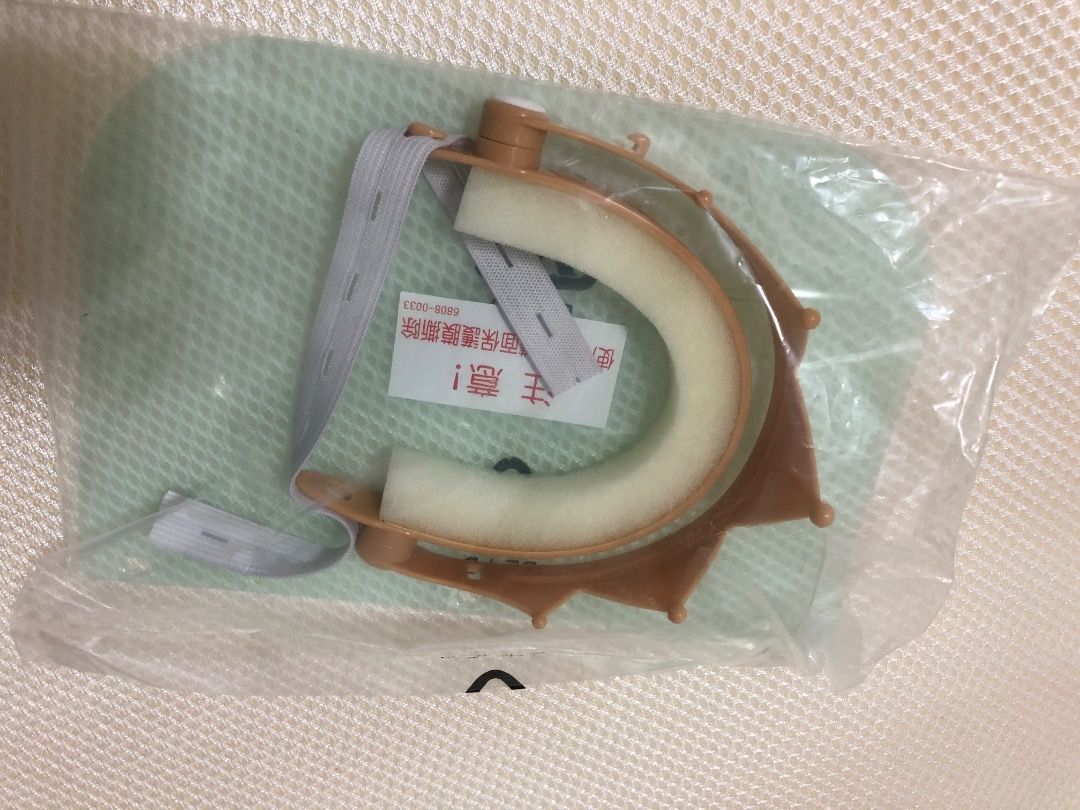 由 lin1988a00262 (刊登 ID 1373174999，圖片 1) 提交，位於 台北市 (Taipei) 的 新生兒防疫面罩 (類別：其他外出用品)，說明：2個顏色 咖啡色1個 粉色1個 新生兒使用 可調整頭圍。