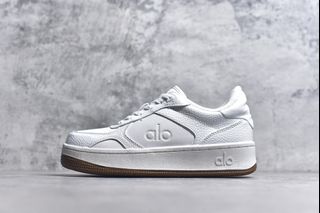 (Category: ) located in . Submitted by Outlet.Sneakers (Listing ID 1373087347, Image 1). Description: .