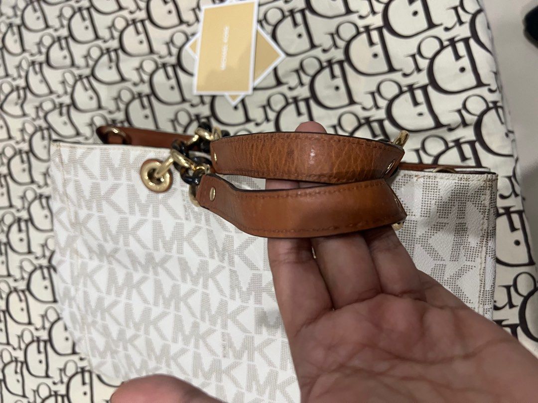 Authentic Monogram MK Bag (Category: Luxury Bags & Wallets) located in Mandaluyong City. Submitted by harbubot (Listing ID 1373078215, Image 2). Description: Very good used condition. No issue.
