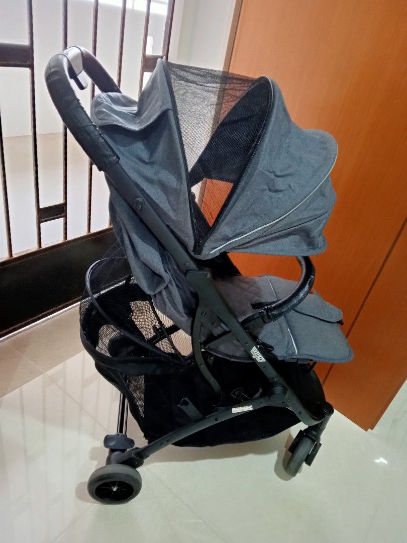 Baby Stroller (Category: Strollers) located in Singapore. Submitted by rinald69394 (Listing ID 1373074118, Image 2). Description: take all 2 stroller.