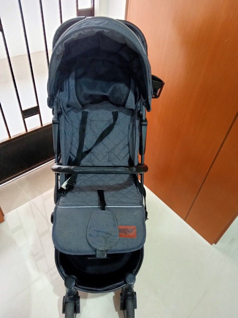 Baby Stroller (Category: Strollers) located in Singapore. Submitted by rinald69394 (Listing ID 1373074118, Image 1). Description: take all 2 stroller.