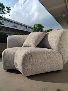 (Category: ) located in . Submitted by thefurnitureoutletsg (Listing ID 1373134956, Image 1). Description: .