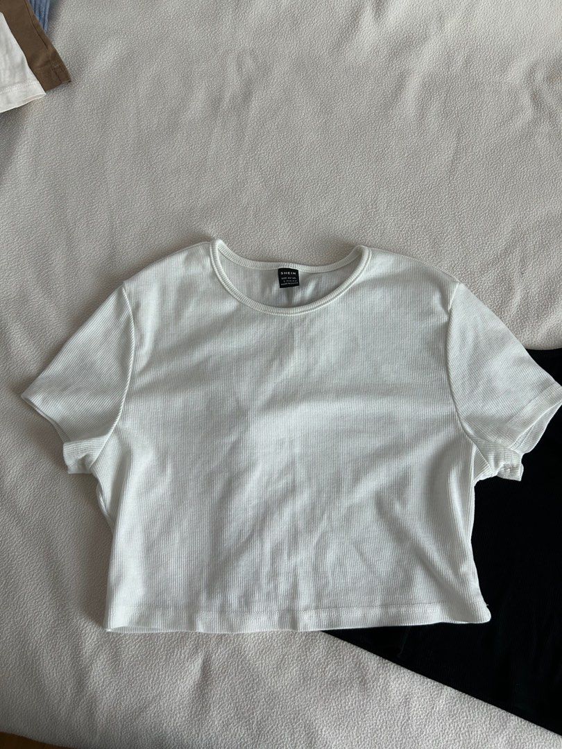 Basic Crop Top (Category: Shirts) located in Singapore. Submitted by cowfingers (Listing ID 1373060644, Image 1). Description: both for $7.