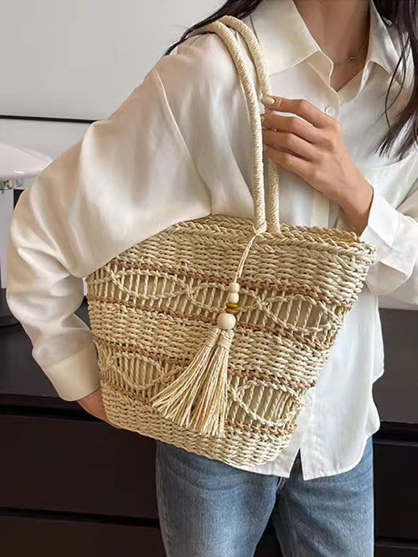 Beach Bag 2 - Cream (Category: Beach Bags) located in Manila. Submitted by hellokittyclosettt (Listing ID 1369969003, Image 2). Description: Large Capacity beach bag with FREE FREE FREE twilly/ribbon and bag charm (will be given randomly depends on availability).