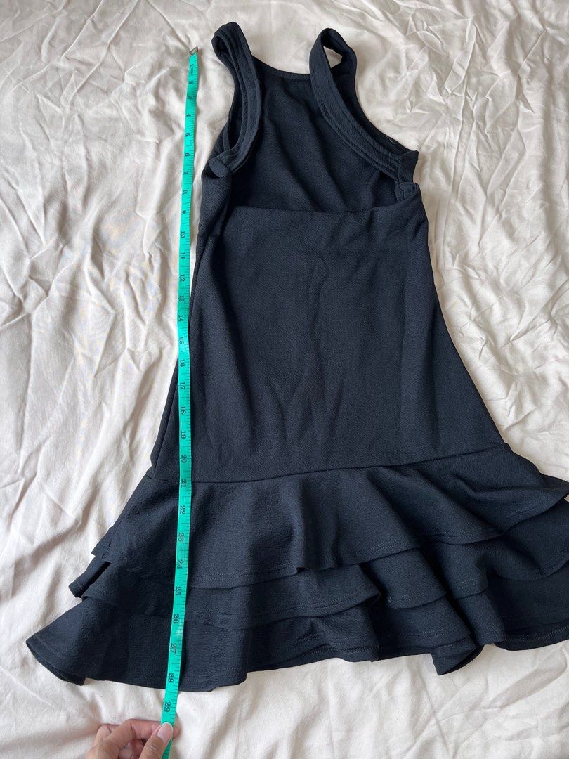 Black backless dress (Category: Dresses) located in Makati City. Submitted by isso2 (Listing ID 1373097597, Image 3). Description: Never used. Fits xs to small.