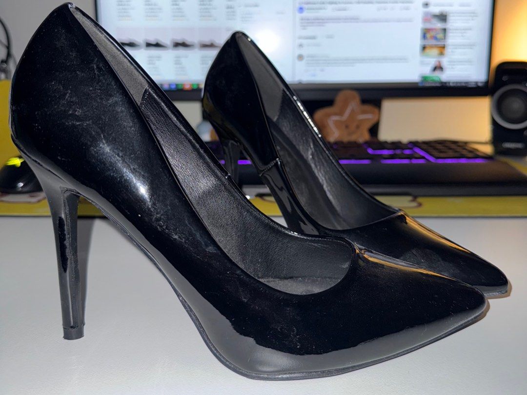 Black High Heel (Category: Women's Shoes) located in Melbourne. Submitted by da0tful (Listing ID 1373202641, Image 1). Description: - worn once, but I have no idea how to manage high heels/stilettos LOL - don’t remember where I got it from :( - no original box, sorry.