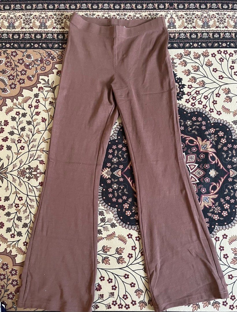 Bootcut legging (Category: Jeans & Leggings) located in Johor Bahru. Submitted by clouds31 (Listing ID 1373201623, Image 2). Description: Normal price rm 159 , jarang pakai condition masih cantik.