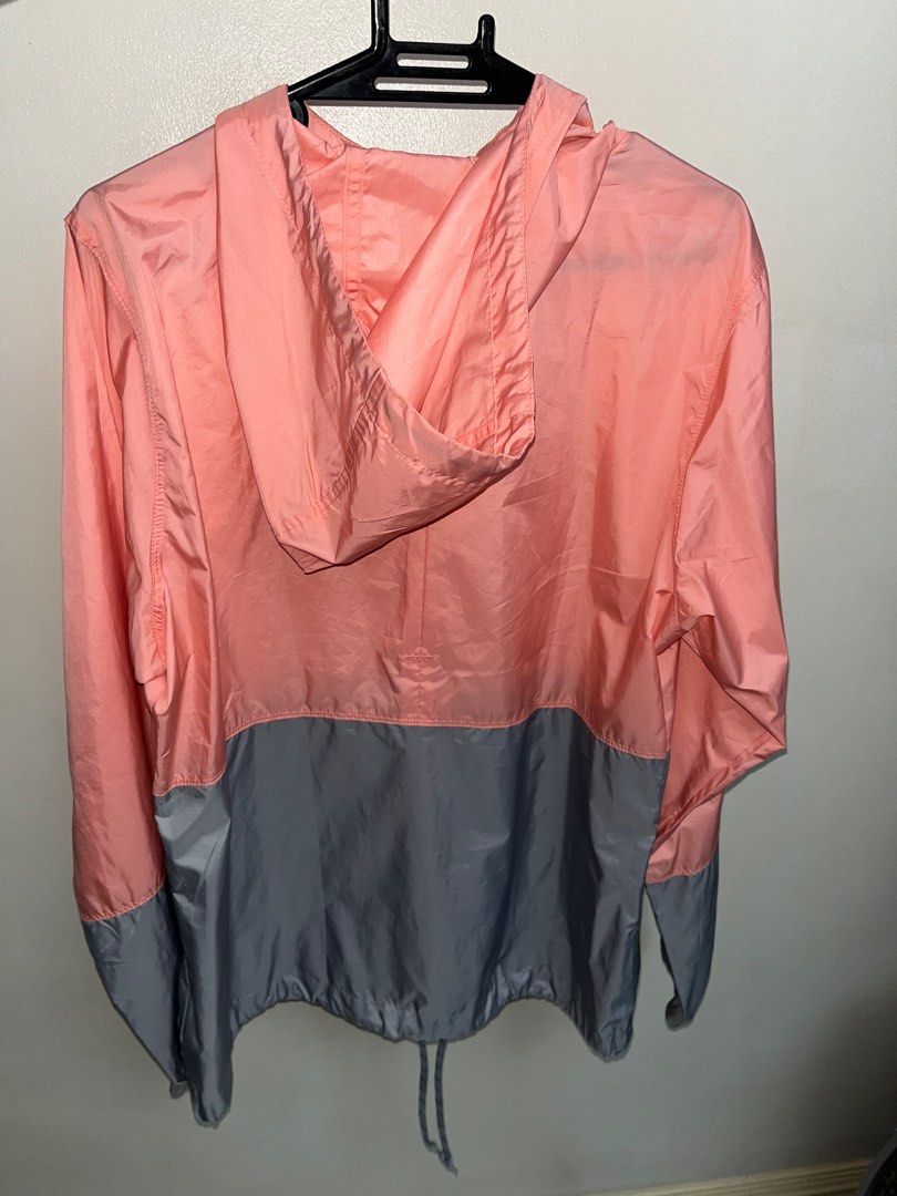 Columbia Windbreaker Jacket (Category: Coats, Jackets and Outerwear) located in Paranaque City. Submitted by sunshineclemente145 (Listing ID 1373125739, Image 2). Description: - Drawcord adjustable hem - Drawcord adjustable hood - Elastic cuffs - Water resistant fabric - Zippered hand pockets - Center Back Length: 26.0 in / 66.0 cm Rfs: decluttering .