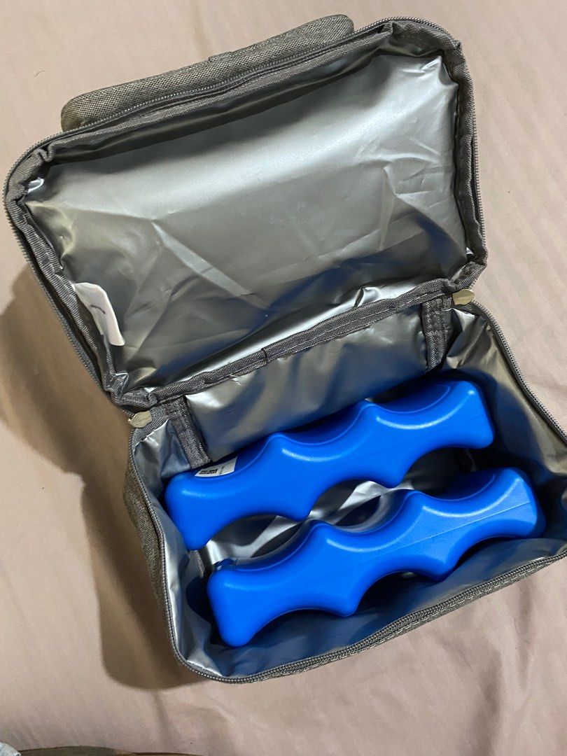 Cooler bag (Category: Breastfeeding & Bottle Feeding) located in Las Pinas. Submitted by janajorelle (Listing ID 1373219366, Image 3). Description: 🍼 Used once for an event 💯 High quality ✅ Front pocket + zipper at the back ✅ Mesh pocket at the top compartment 🆓 Free Ice packs 2pcs RFS: My favorite kasi ang ganda talaga kaso di nagagamit, kasama ko lagi baby ko.