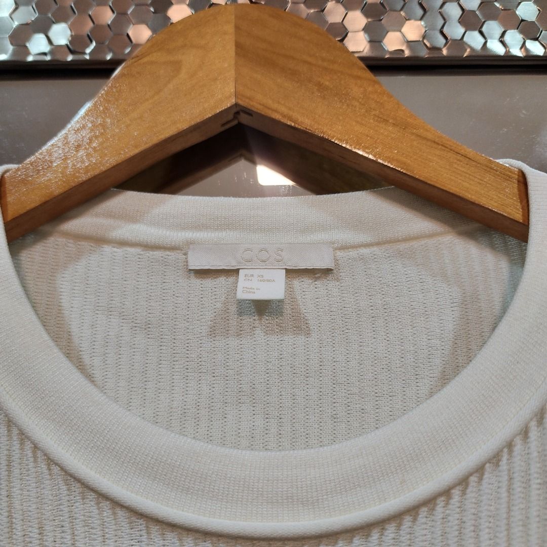 COS Ripple Stitched White Knitted Peplum Top (Category: Blouses) located in Manila. Submitted by lachinitasph_ (Listing ID 1373130265, Image 3). Description: .