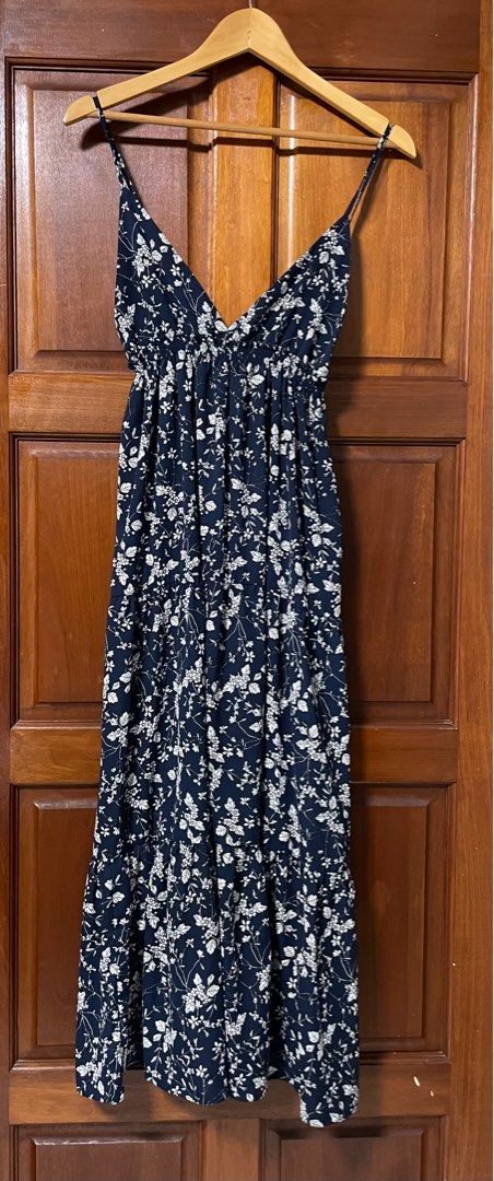 Dresses (maxi, midi,mini) (Category: Garage sale) located in Singapore. Submitted by imaximalist (Listing ID 1373157212, Image 3). Description: 1. Blue long maxi dress/semi-gown from All Would Envy (S) - $20 2. Terracotta/orange brown long semi-gown dress from Thread Theory (M) - $20 3. Floral navy dress from The Bass (free size) - $20 4. Orange dress from Dorothy Perkins (6 UK)- $20 5. Dusty blue maxi dress, The Editor’s Market (S) - $15 6. Whit