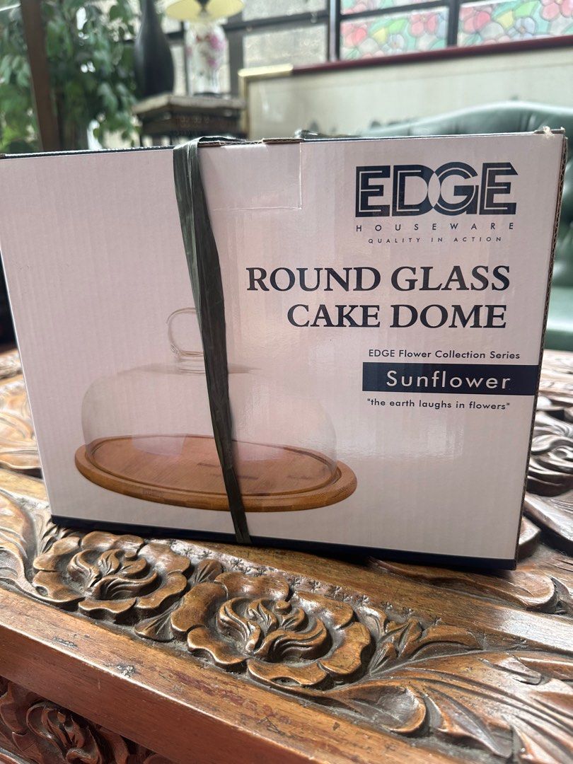 Edge Glass Cake Dome (Category: Bakeware) located in Quezon City. Submitted by sabab.png (Listing ID 1373078642, Image 2). Description: Never used Glass Cake Dome for displays Price negotiable! Dm for inquiries✨.