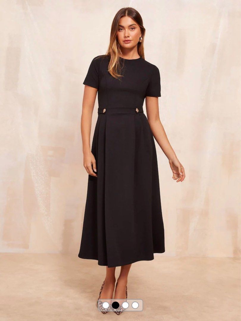 Friends Like These Midi Dress (Category: Dresses) located in Singapore. Submitted by clcl81 (Listing ID 1373162760, Image 1). Description: Retails SGD 87 Non negotiable. By tracked mail only.