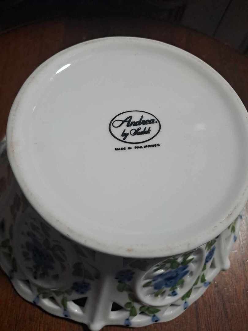 Gold-rimmed Floral Candy Server Ceramic (Category: Other Kitchenware & Tableware) located in Makati City. Submitted by ClothesAndStuff (Listing ID 1373162504, Image 3). Description: Gold-rimmed Floral Candy Server H: 3" Dia: 6" P700.00.