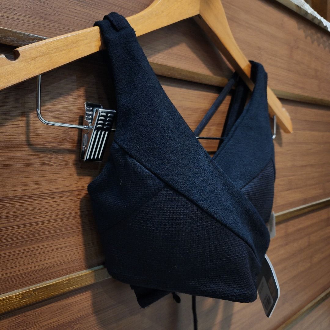 Gymshark: True Texture Bralette Mittlerer Halt (Category: Activewear) located in Manila. Submitted by lachinitasph_ (Listing ID 1373120373, Image 2). Description: helping tags: alo yoga nike adidas lululemon sweaty betty varley.