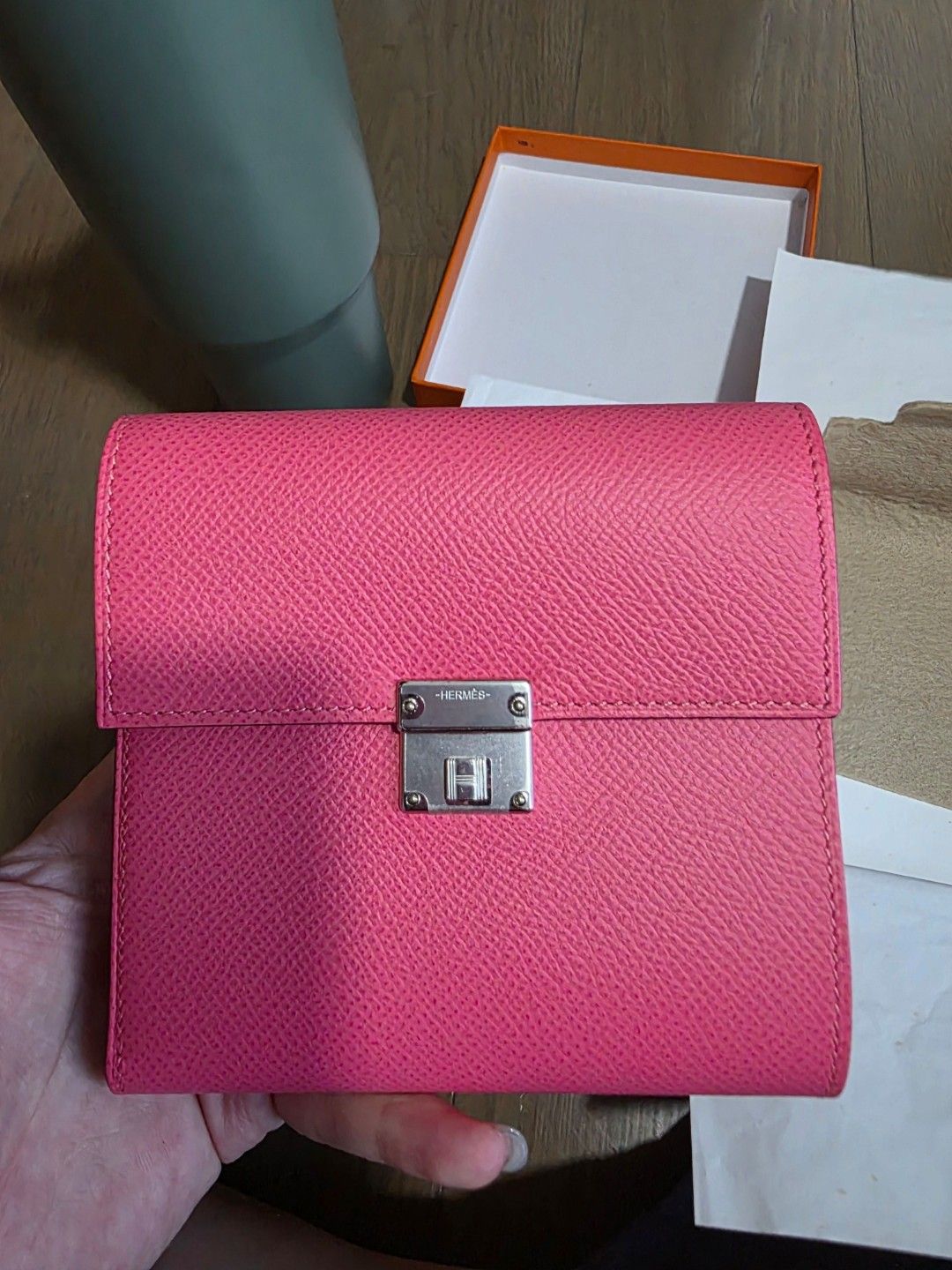 Hermes Clic Wallet (Category: Bags & Wallets) located in Singapore. Submitted by idyllic_seraphina (Listing ID 1373085719, Image 1). Description: great as a gift! - brand new - comes with box and copy receipt. - bought in sg.