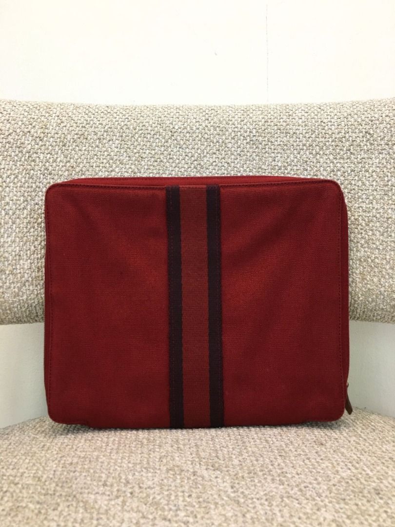 HERMES Organizer Clutch Bag (Pre-owned Authentic) (Category: Luxury Bags & Wallets) located in Santa Rosa. Submitted by brandieshoppe (Listing ID 1373097580, Image 3). Description: ✅ Authentic / Original Preloved ✅ From Japan Auction ✅ Money-Back Guarantee If Proven Fake ✅ In Excellent Condition ✅ Message Us For More Details *Open Also for Layaway Terms #00348 .