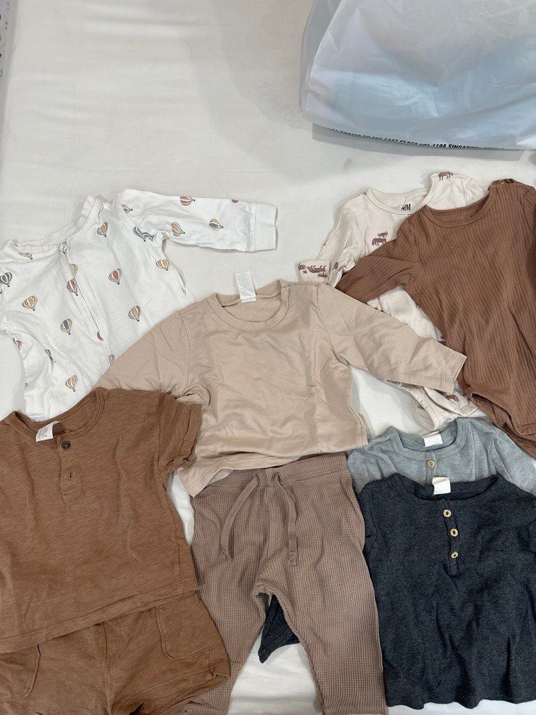 H&M 6-9MO Boy Bundle (Category: Babies & Kids Fashion) located in Singapore. Submitted by projectmnml (Listing ID 1373129901, Image 1). Description: Hot air balloon one is a sleep suit. Selling all as a bundle. Lightly used cos baby outgrown it fast. .
