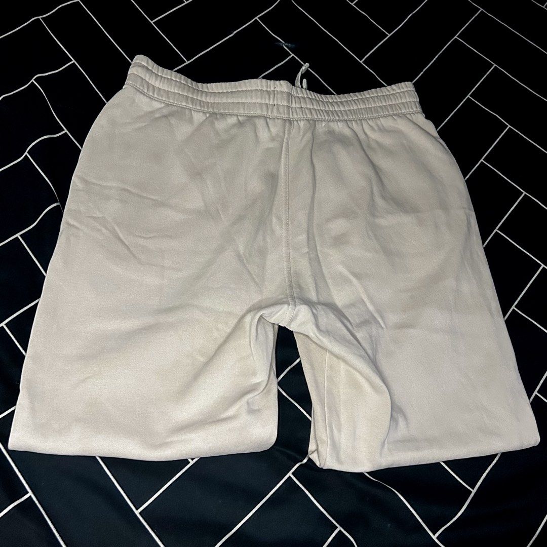 H&M Drawstrings Pants w/ Pullover - Off White (Category: Sets or Coordinates) located in Caloocan City. Submitted by kurldee (Listing ID 1373155127, Image 2). Description: ₱750 as set (see other listing) ⚠️ Condition: 8.5/10 — used few times only and still in great condition Size: fits to M-L RFS: Decluttering my wardrobe .