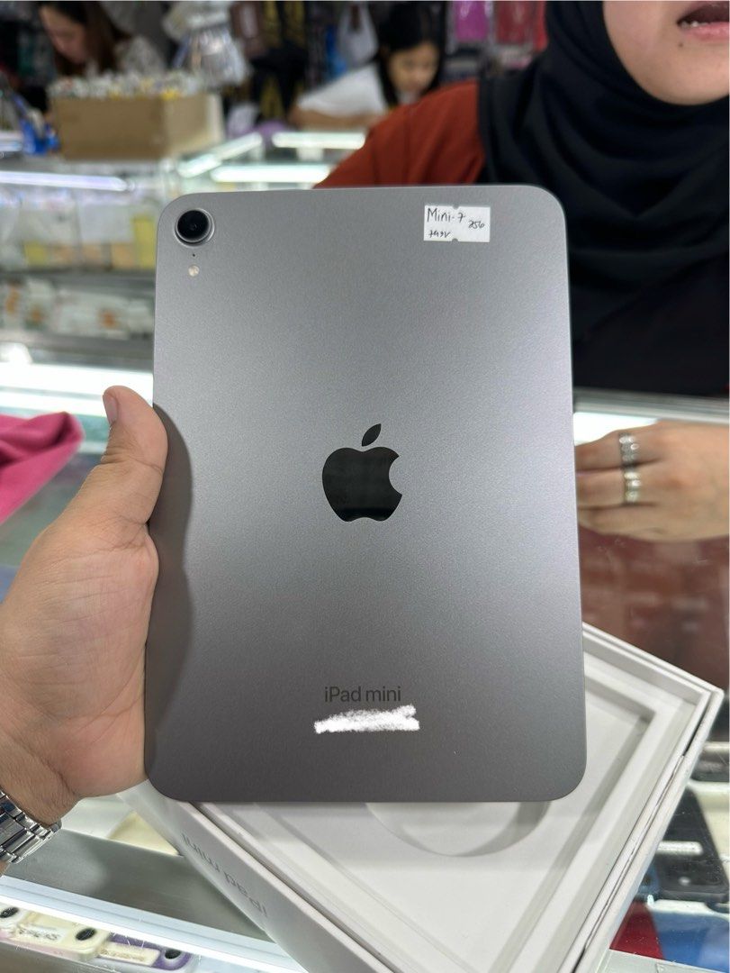 Ipad Mini 7 256gb wifi No issue (Category: iPad) located in San Juan City. Submitted by javedsgadgetshop (Listing ID 1373147681, Image 2). Description: INSTALLMENT OPTIONS : SPAY LATER / GGIVES / CREDIT CARD! WE BUY AND SELL SO PWEDE MAGBINTA OR SWAP ! Quick Specs : Ipad Mini 7 •256gb •NTC Variant •100% batt health •Wifi Only •95% Smoothness •No hidden issue | No Repaired •100% Authentic | Not Refurbished •w/ OEM Charger & store warranty ❣️ - ser
