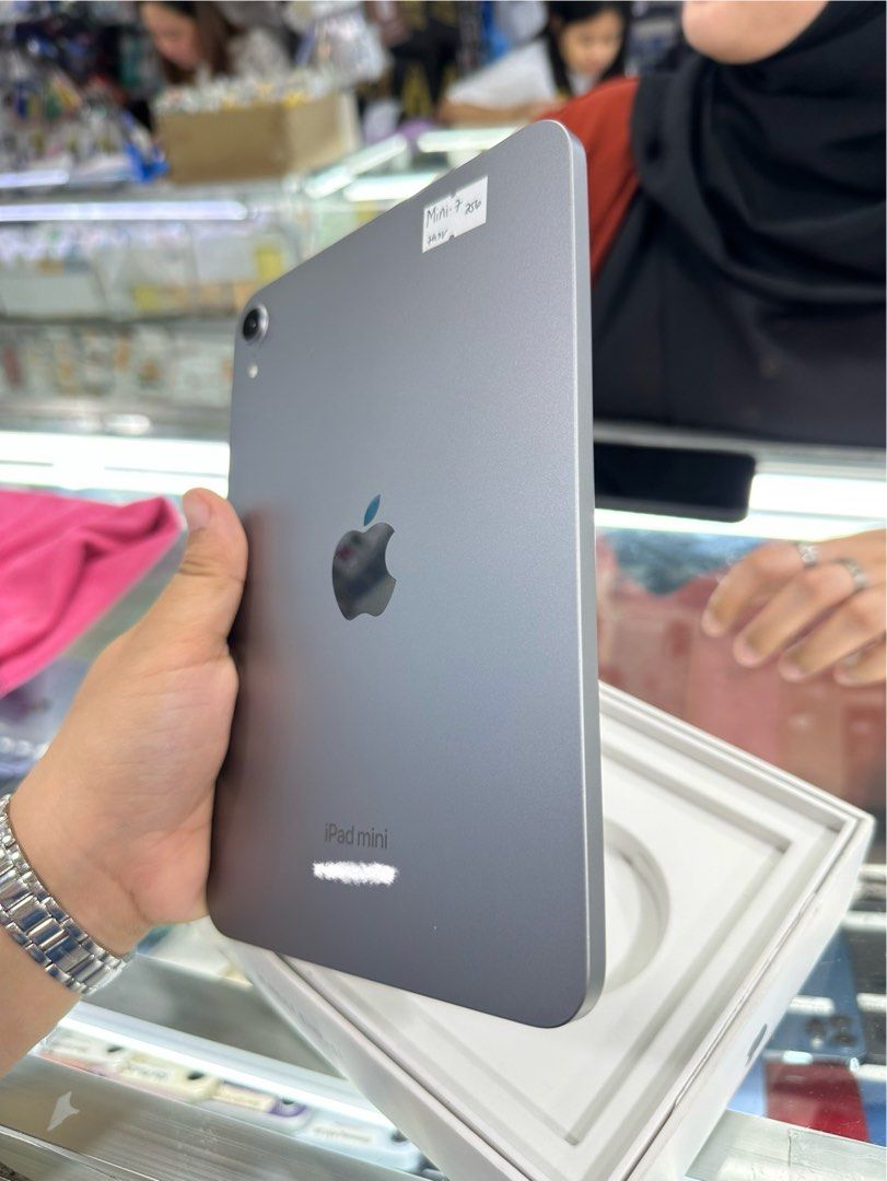 Ipad Mini 7 256gb wifi No issue (Category: iPad) located in San Juan City. Submitted by javedsgadgetshop (Listing ID 1373147681, Image 3). Description: INSTALLMENT OPTIONS : SPAY LATER / GGIVES / CREDIT CARD! WE BUY AND SELL SO PWEDE MAGBINTA OR SWAP ! Quick Specs : Ipad Mini 7 •256gb •NTC Variant •100% batt health •Wifi Only •95% Smoothness •No hidden issue | No Repaired •100% Authentic | Not Refurbished •w/ OEM Charger & store warranty ❣️ - ser