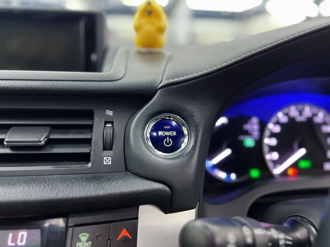Lexus CT200h (A)62863132651907114