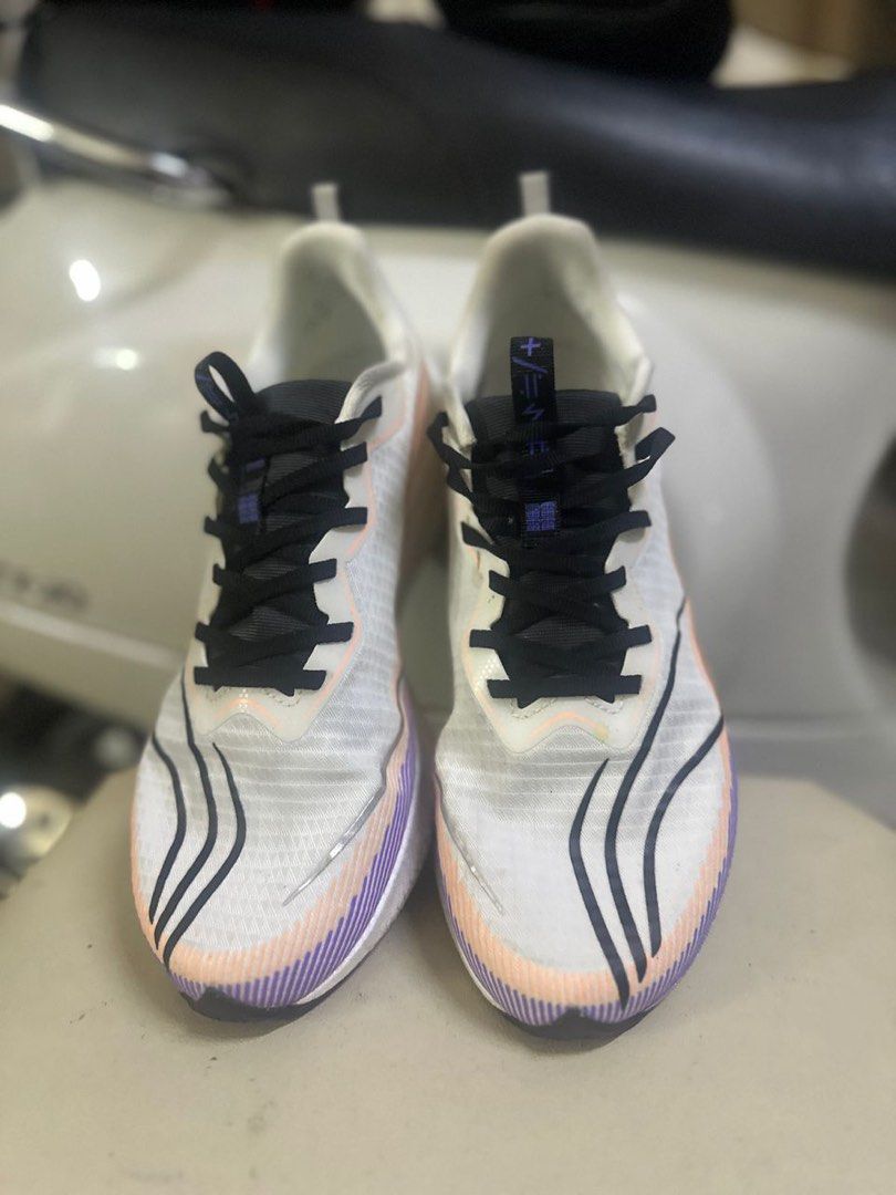 lining red hare (Category: Sneakers) located in Port Klang. Submitted by mawarzi (Listing ID 1373074568, Image 1). Description: mileage 25km boleh nego.