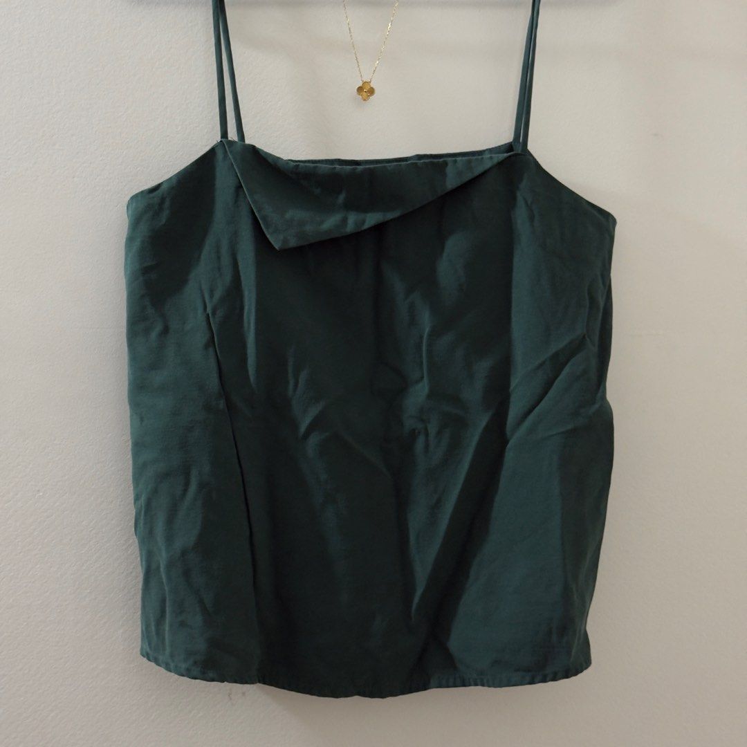 Love Bonito Green Linen Top (Category: Sleeveless) located in Quezon City. Submitted by zee_declutters (Listing ID 1373096763, Image 1). Description: .