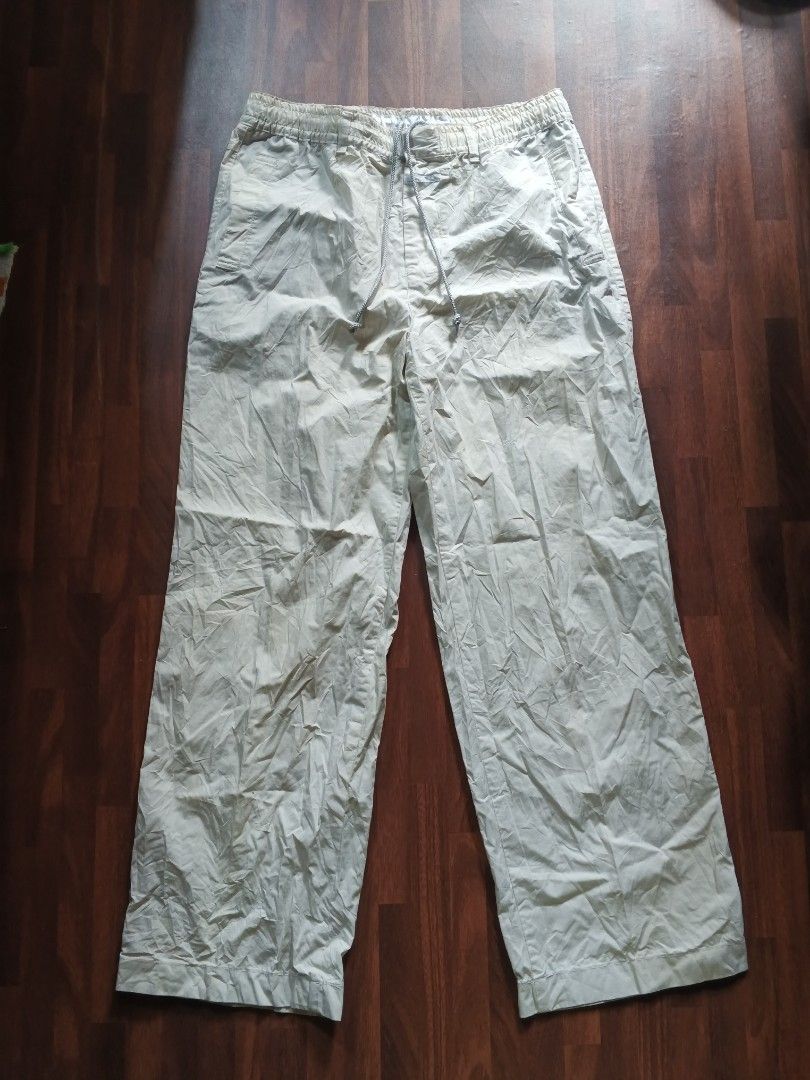 Marithe francois girbaud parachute casual pants (Category: Trousers) located in Naga. Submitted by unknwnstreetwear (Listing ID 1373141190, Image 1). Description: No issue Waist-32 up to 36 inches Length-40 inches Leg opening-10 inches.