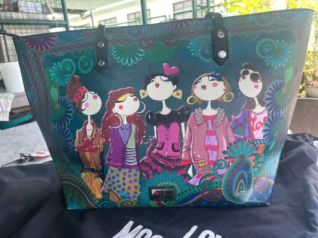 moschino tote bag (Category: Luxury Bags & Wallets) located in Malabon City. Submitted by everythinggoeson (Listing ID 1373182016, Image 2). Description: leather rubs very spacious preloved.