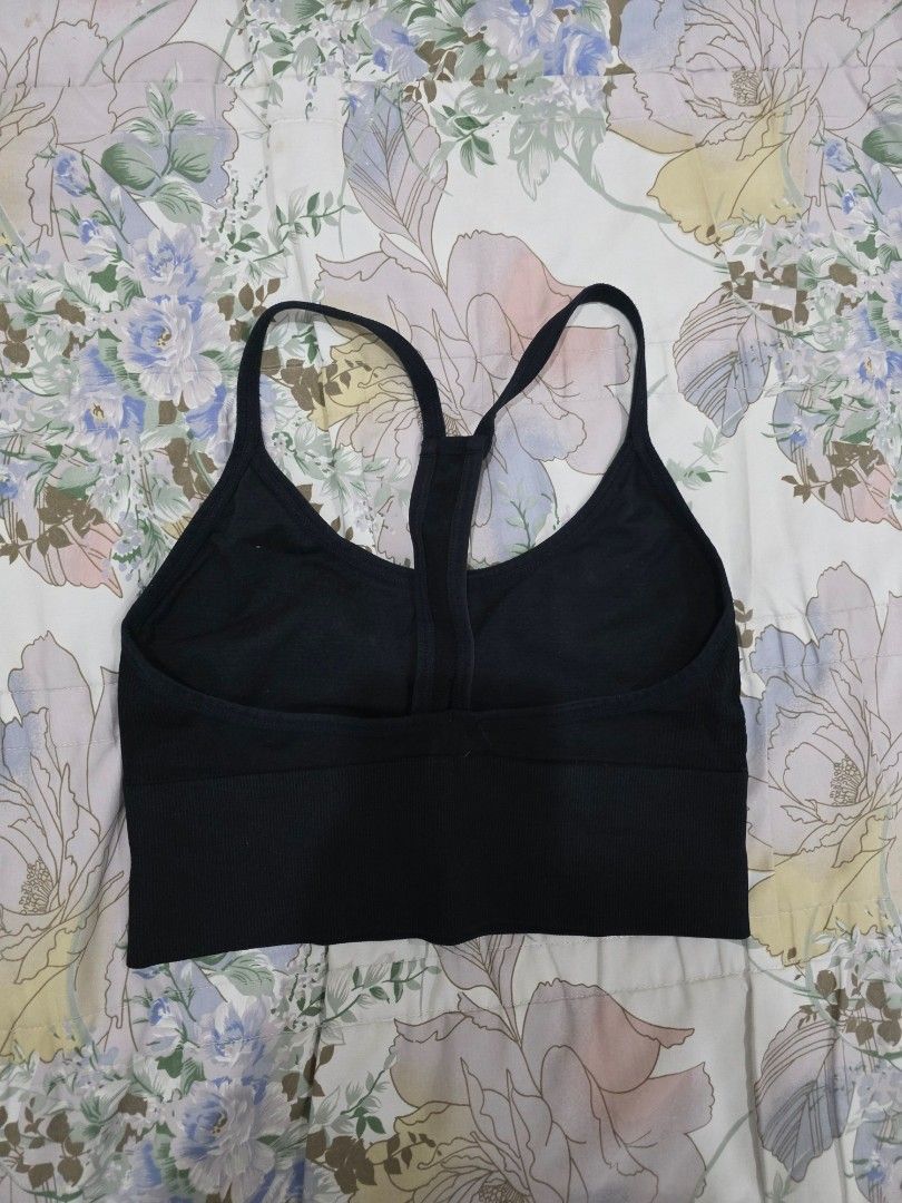 Moving Peach Sportsbra (Category: Activewear) located in Manila. Submitted by marianso (Listing ID 1373165373, Image 3). Description: in good condition will include new paddings size: medium color: black bought for 480 well taken care of selling for 200.