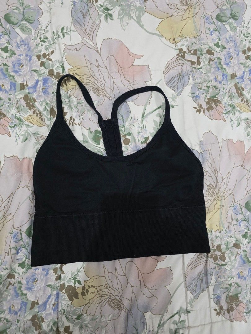Moving Peach Sportsbra (Category: Activewear) located in Manila. Submitted by marianso (Listing ID 1373165373, Image 2). Description: in good condition will include new paddings size: medium color: black bought for 480 well taken care of selling for 200.