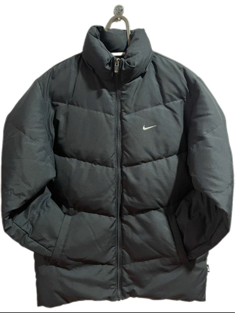Nike Puffer Jacket White Swoosh Embroidered Logo (Category: Coats, Jackets and Outerwear) located in Rizal. Submitted by chocomallowpiestuffies (Listing ID 1373226637, Image 1). Description: For sale: Nike Puffer Jacket White Swoosh Embroidered Logo Dimensions: LXW (Inches) 26 / 21.5 Inches Size: Medium Mens / Large Womens Dm me for more inquiries Please respect thank you!.