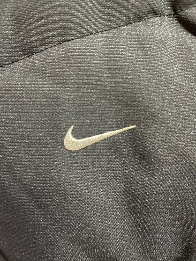 Nike Puffer Jacket White Swoosh Embroidered Logo (Category: Coats, Jackets and Outerwear) located in Rizal. Submitted by chocomallowpiestuffies (Listing ID 1373226637, Image 3). Description: For sale: Nike Puffer Jacket White Swoosh Embroidered Logo Dimensions: LXW (Inches) 26 / 21.5 Inches Size: Medium Mens / Large Womens Dm me for more inquiries Please respect thank you!.