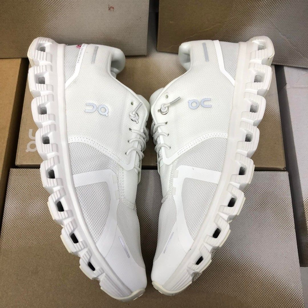 On Cloud 6 'All White' For Men & Women (Category: Sneakers) located in Manila. Submitted by aandakicksandapparelsofficial2 (Listing ID 1373078678, Image 3). Description: 𝘼𝙣𝙤𝙩𝙝𝙚𝙧 𝙆𝙞𝙘𝙠𝙨, 𝘼𝙣𝙤𝙩𝙝𝙚𝙧 𝘿𝙖𝙮 💥 IN STOCKS ✅ On Running Cloud 6 'ALL WHITE' Actual Pic Posted, Available In Men sizes are EUR 41 to EUR 45 and In Women sizes are 36 to EUR 40 only. Inside Metro Manila we deliver Same day Delivery Via lalamove. J&T, JRS AND LBC 