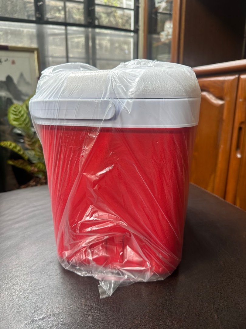 Orocan Ice Box 8L (Category: Other Kitchenware & Tableware) located in Quezon City. Submitted by sabab.png (Listing ID 1373076796, Image 3). Description: Brand new Orocan Ice Box 8L Never opened, brand new Rfs: Extra 2 Dm for more info!.