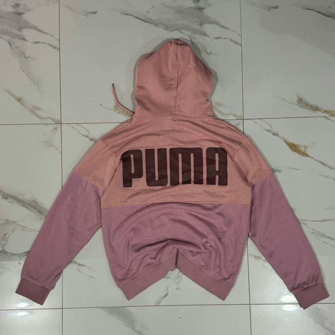 PUMA HOODIE (Authentic) (Category: Hoodies) located in Cavite. Submitted by ryuichee (Listing ID 1373106925, Image 2). Description: PUMA HOODIE (Authentic)❗️❗️❗️ WIDTH 20.5 LENGTH 25 -No issues -9.5/10 -Must have.