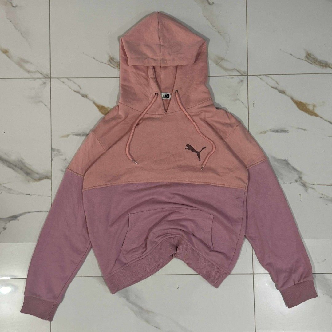 PUMA HOODIE (Authentic) (Category: Hoodies) located in Cavite. Submitted by ryuichee (Listing ID 1373106925, Image 1). Description: PUMA HOODIE (Authentic)❗️❗️❗️ WIDTH 20.5 LENGTH 25 -No issues -9.5/10 -Must have.