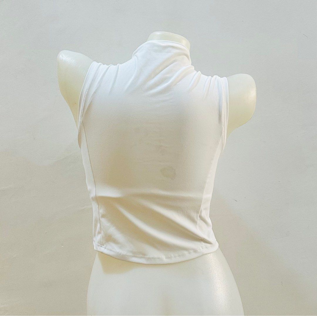 (S) Alo Top (Category: Activewear) located in Marilao. Submitted by mermaidswimwear (Listing ID 1373083462, Image 2). Description: Small With padslots Plus sf.