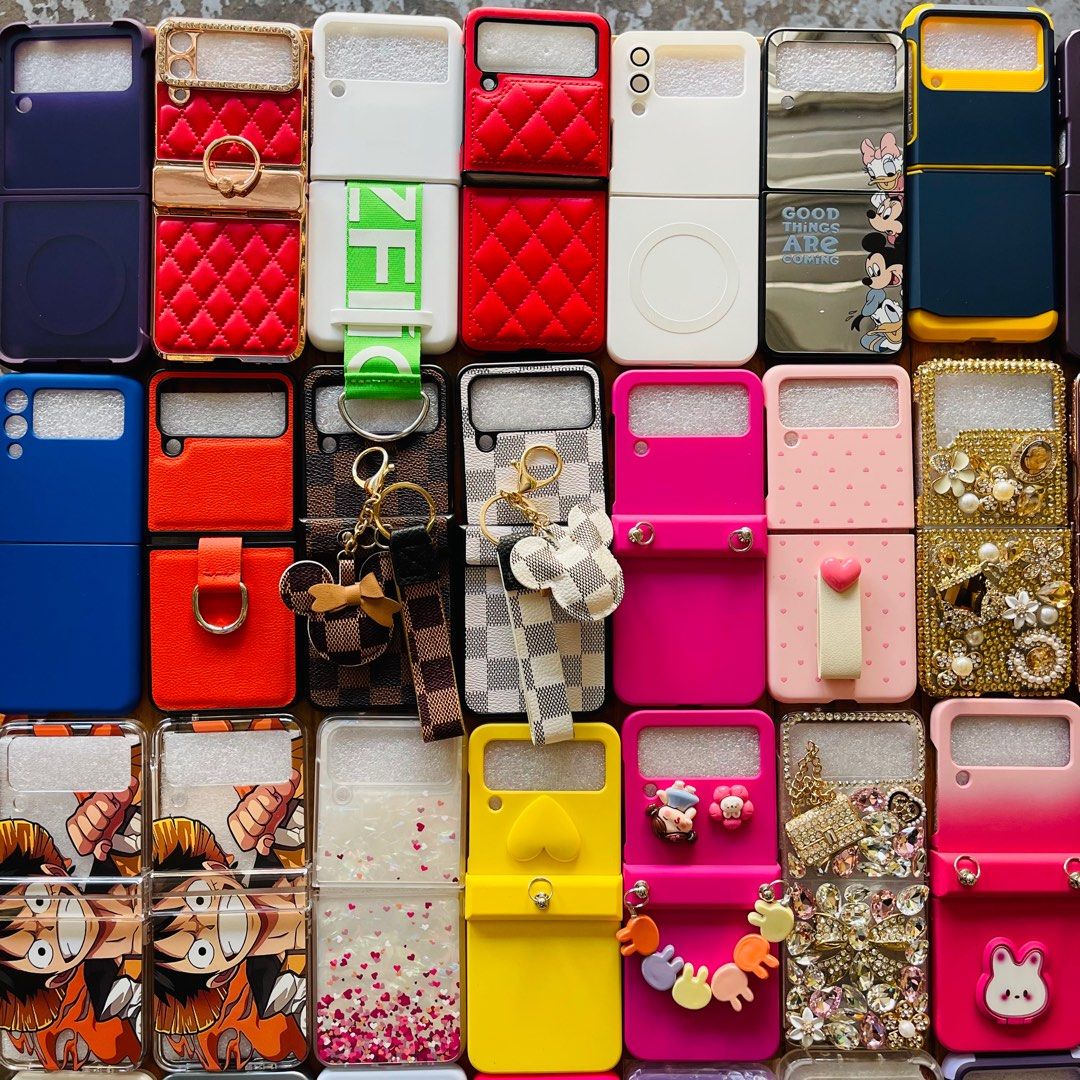 Samsung Galaxy Z Flip 3/4 Case (Category: Cases & Sleeves) located in Mandaluyong City. Submitted by co.case (Listing ID 1373107717, Image 3). Description: ₱200 Clear ₱250-350 each.