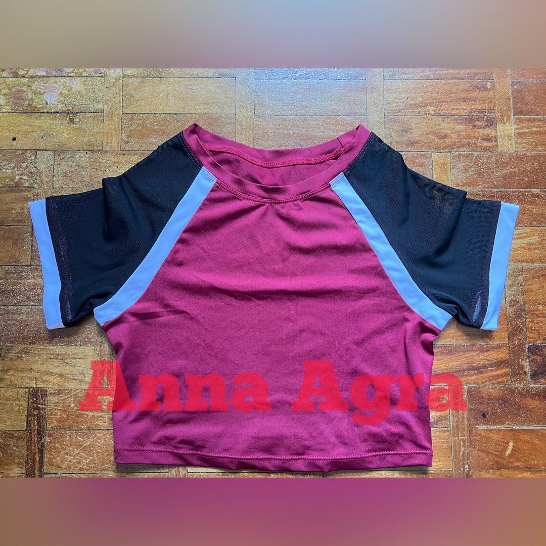 Shein Preloved Sports Set Mesh Insert Panel Super Elastic (Category: Activewear) located in Pasig City. Submitted by annaagra (Listing ID 1373084857, Image 3). Description: Shein Preloved Sports Set Mesh Insert Panel Super Elastic -size medium (see dimensions below) -slimfit -round neck, raglan sleevestop -leggings pants -color burgundy, black and white combo -no padding -82% polyester 18% Elastane -used once or twice for youtube -rfs: declutteri