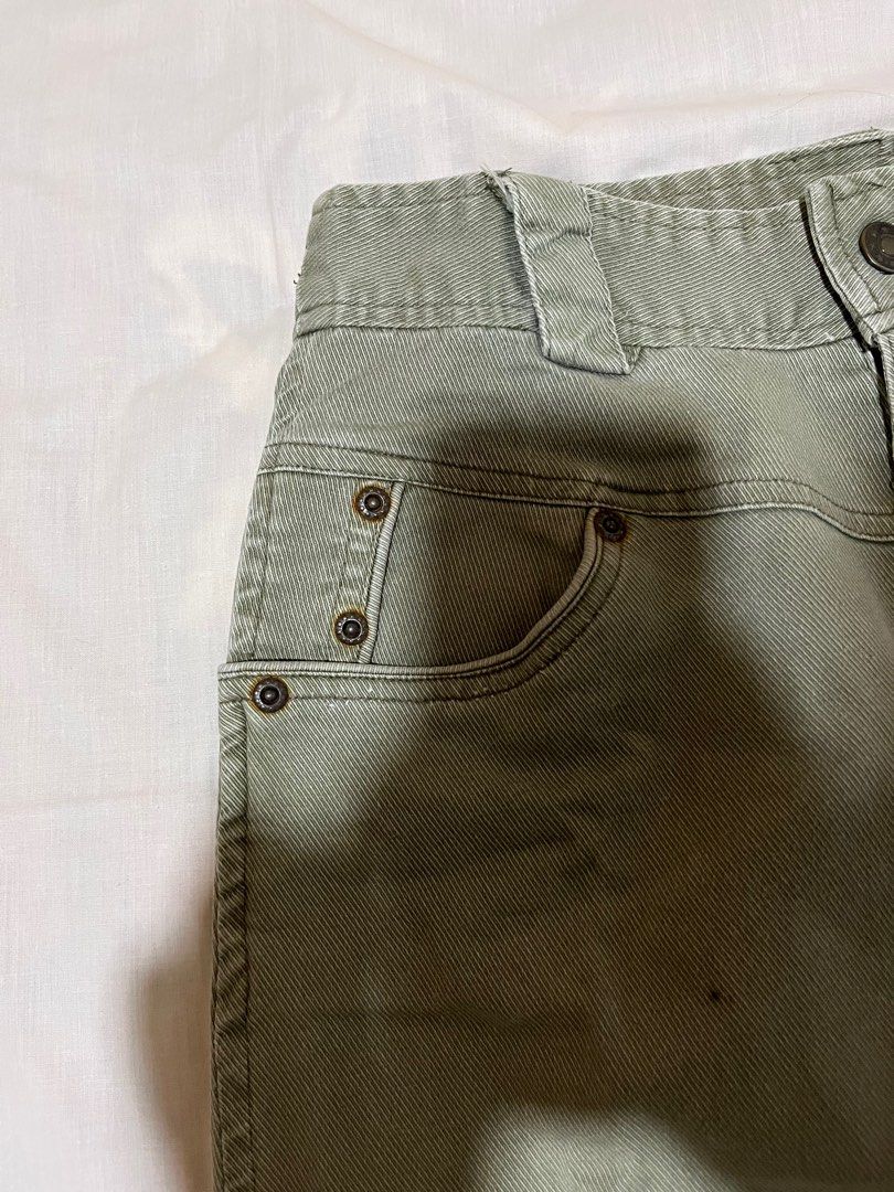 skirt (Category: Skirts) located in Manila. Submitted by trixvil (Listing ID 1373156876, Image 3). Description: Sizel: Small Issue: minimal rust.