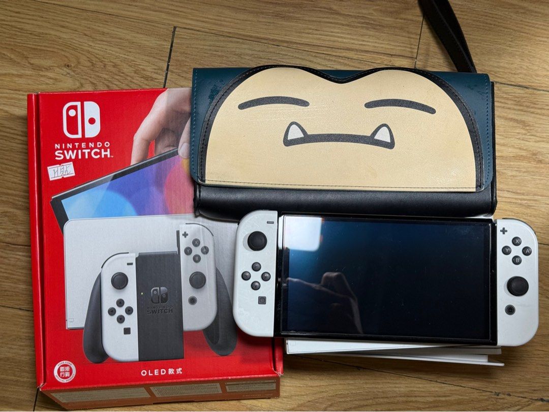 Switch OLED （分類：Nintendo 任天堂）位於 Hong Kong。 由 josephwong930 提交（商品編號 1373204960，圖片 1）。簡介： 香港行貨 有單有盒齊配件已過保養 新舊如圖 有使用痕跡 送卡比獸Switch袋。